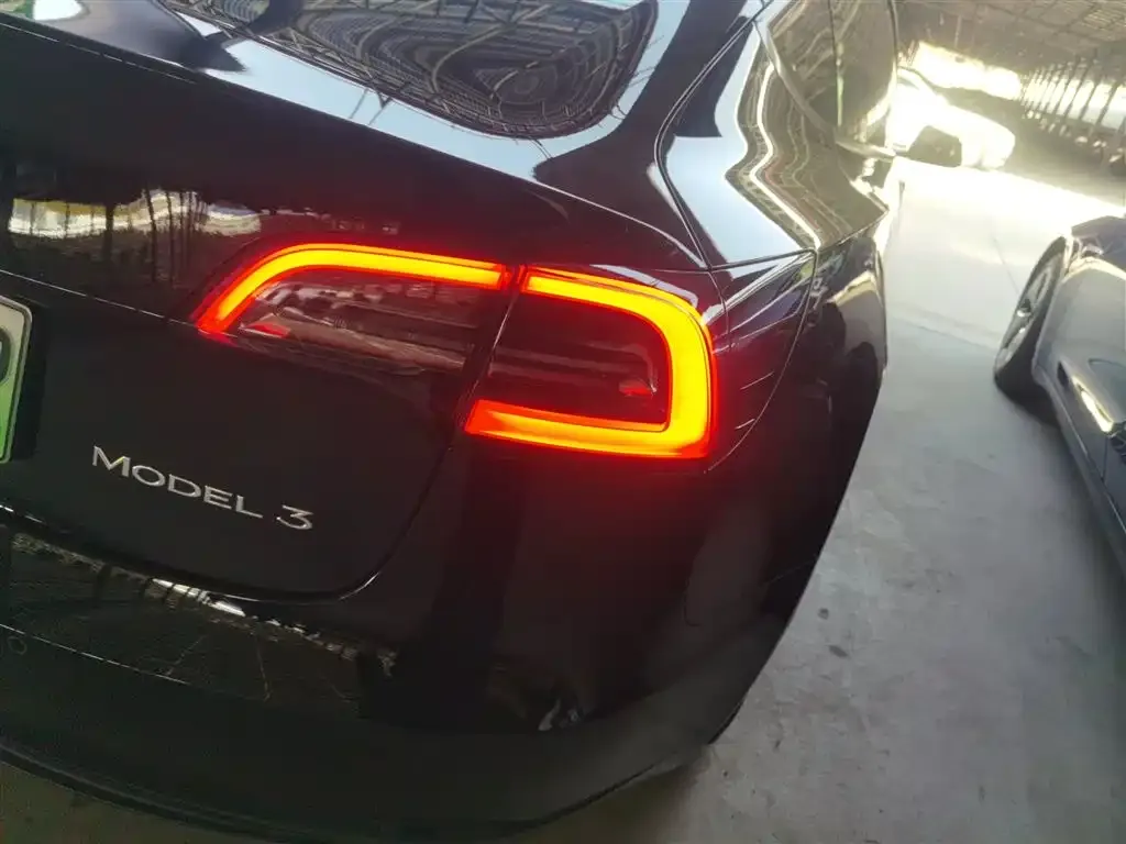 Tesla Model 3 — фото 3