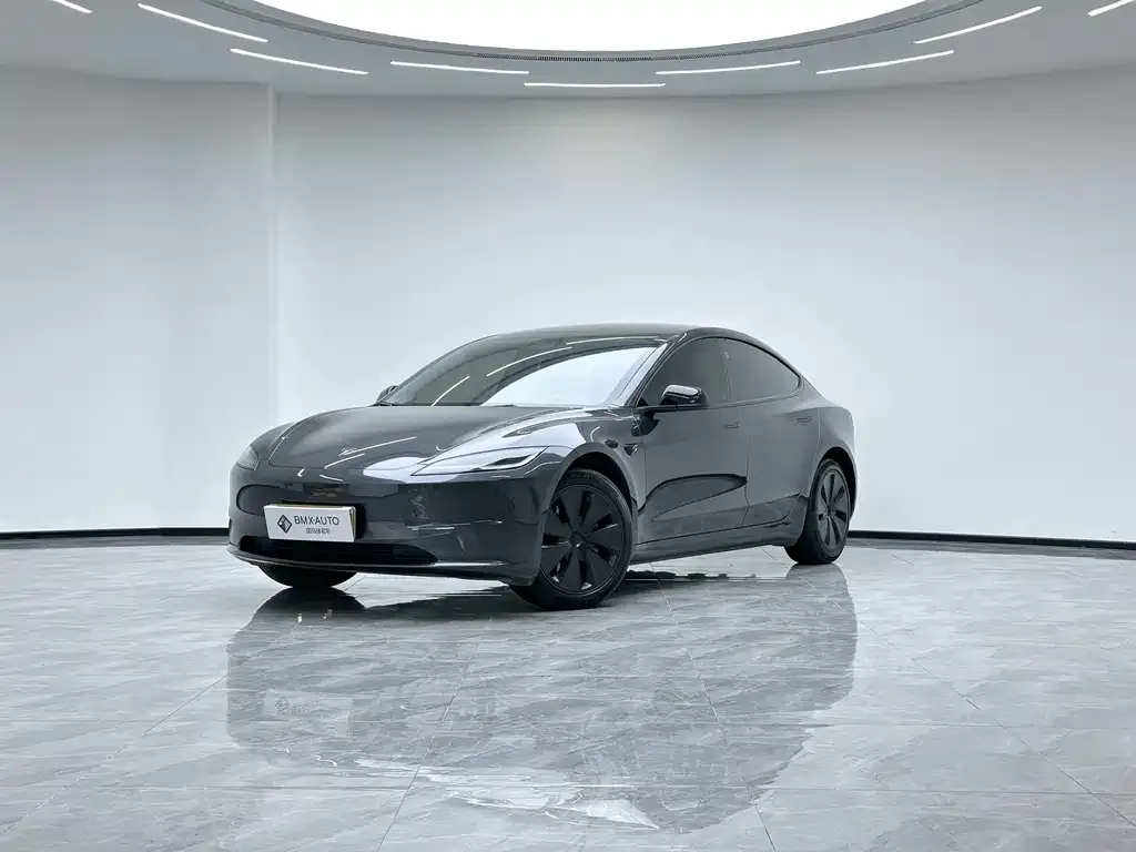 Tesla Model 3 — фото 1