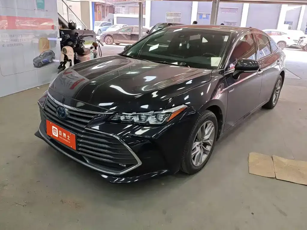Toyota Avalon — фото 1