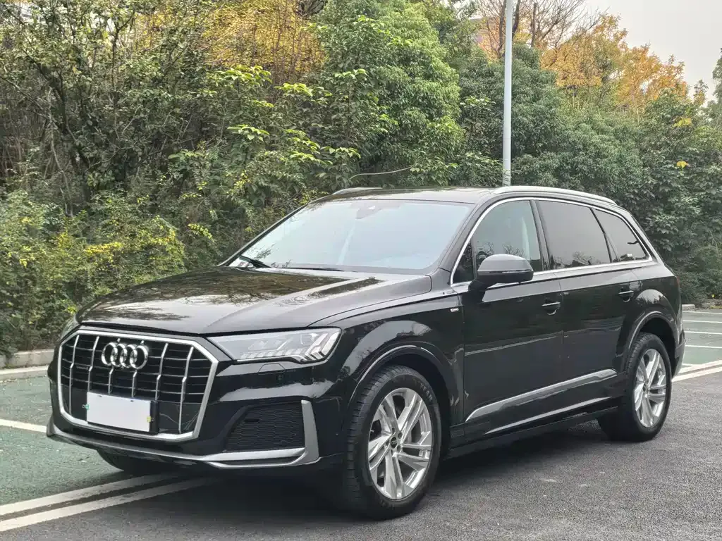 Audi Q7 — фото 1