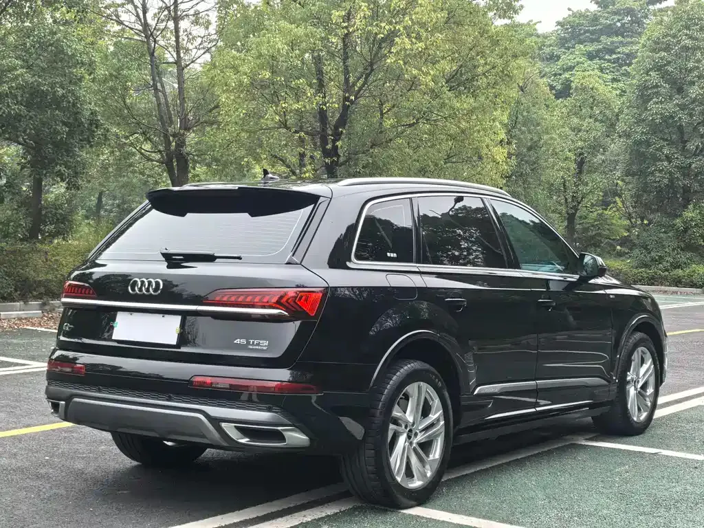 Audi Q7 — фото 8