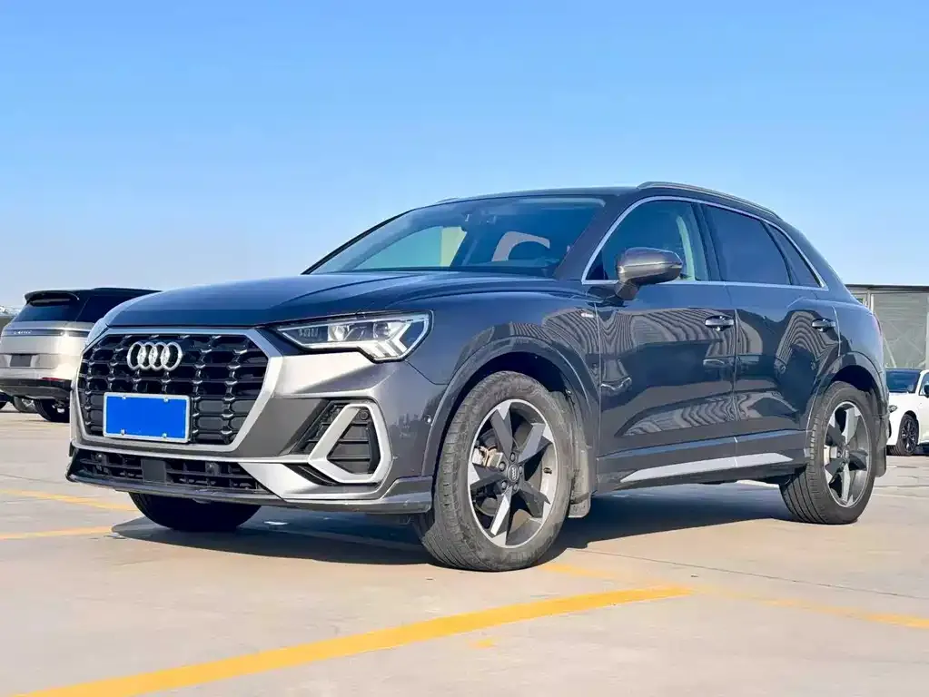 Audi Q3 — фото 1