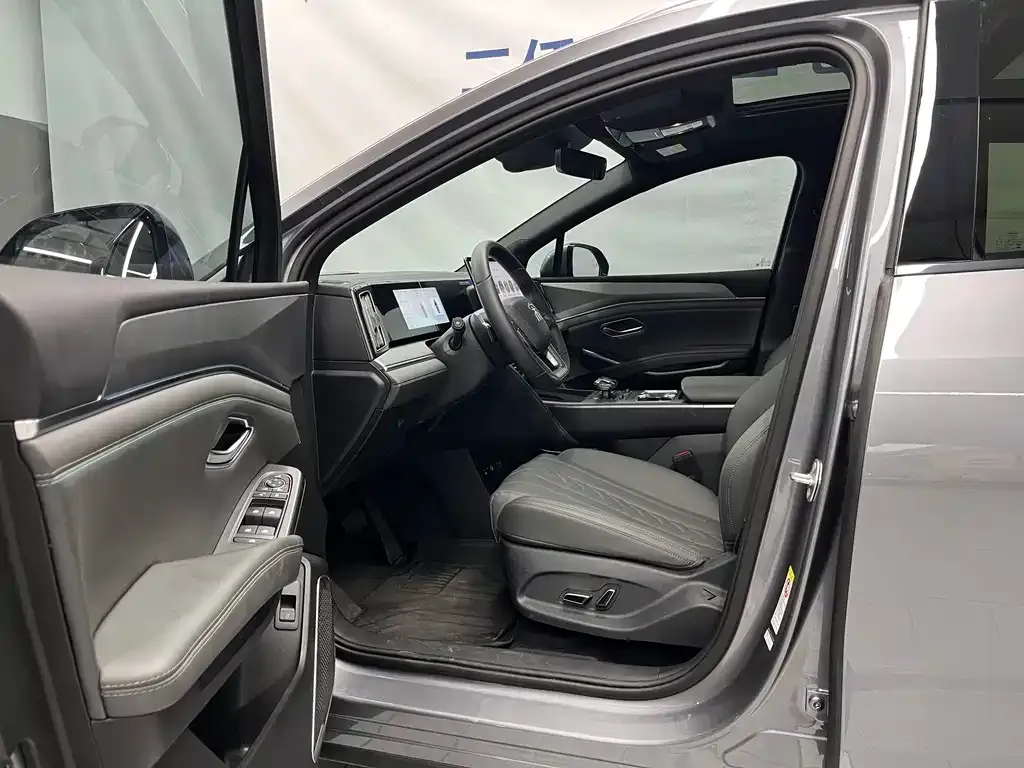 BYD L DM-i — фото 9