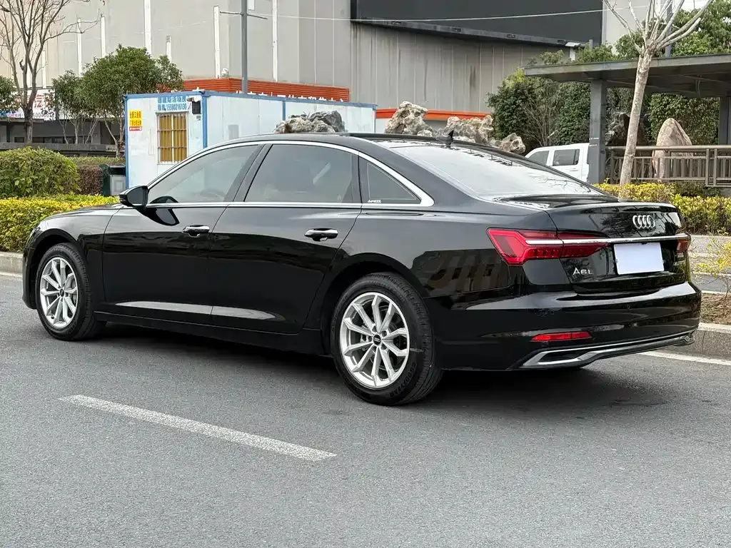 Audi A6L — фото 10