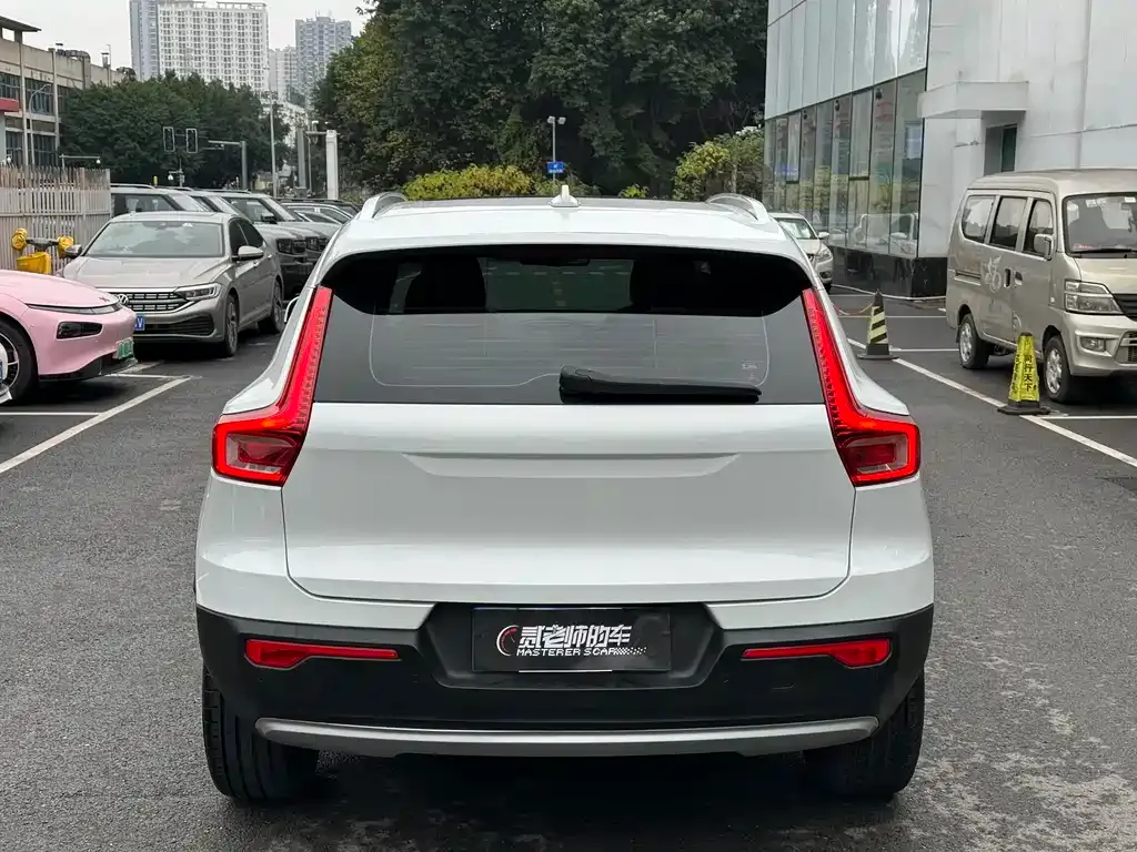 Volvo XC40 — фото 3