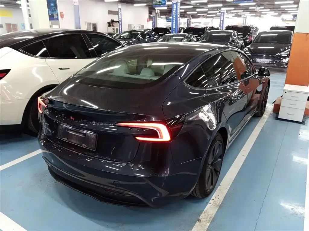Tesla Model 3 — фото 10