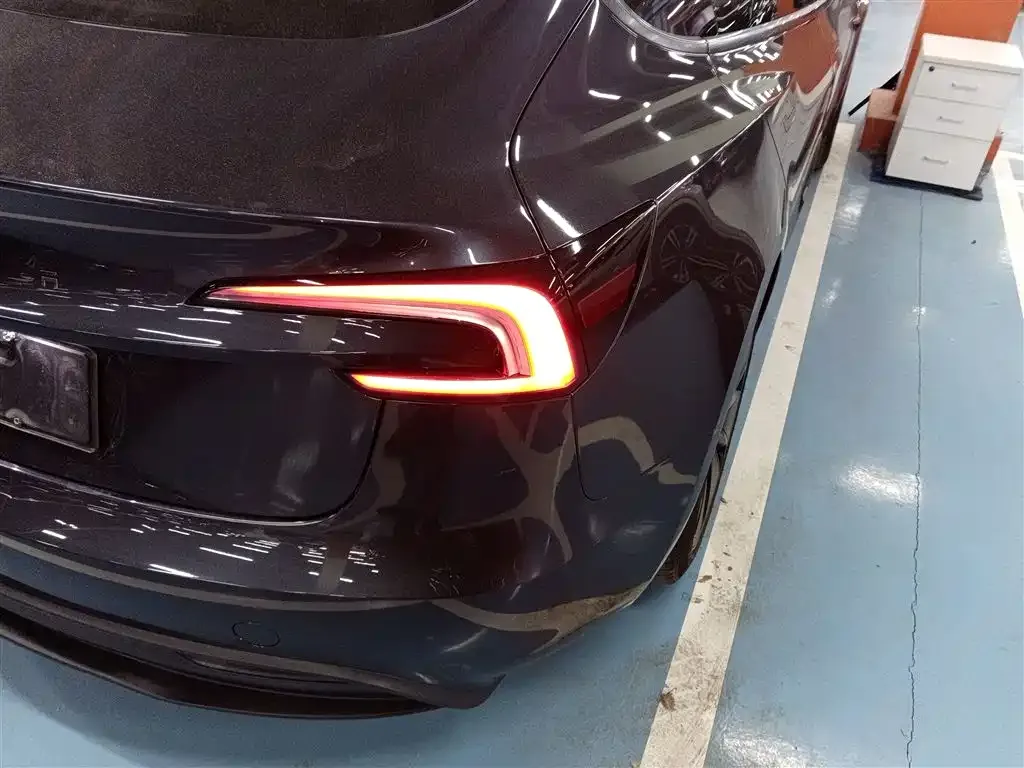 Tesla Model 3 — фото 9