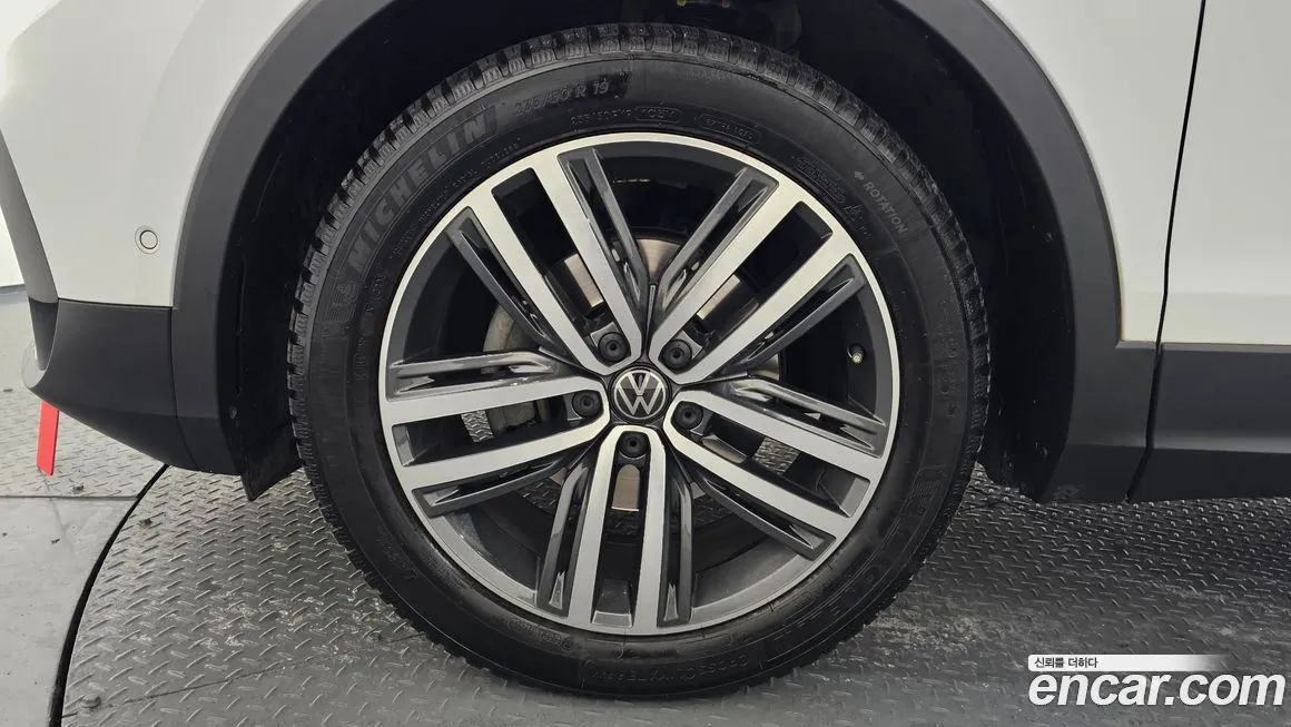 Volkswagen Tiguan — фото 7
