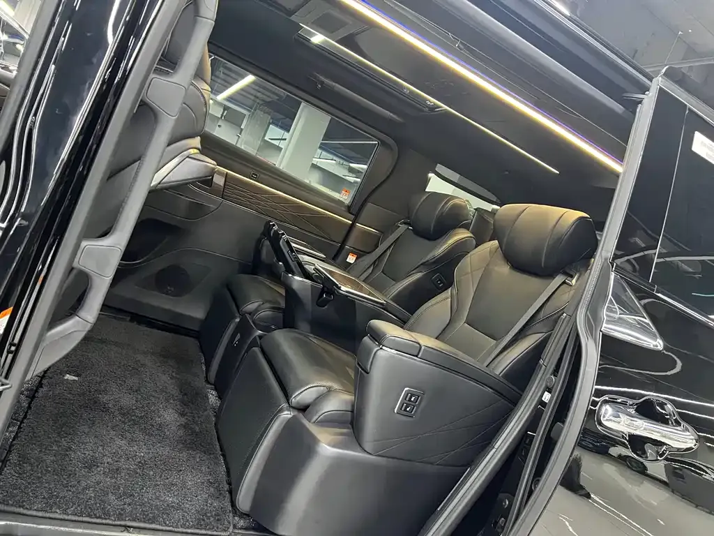 Toyota Alphard — фото 10