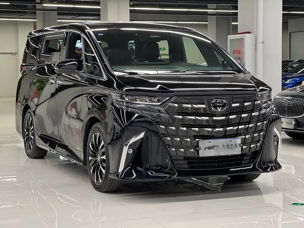 Toyota Alphard — фото 9