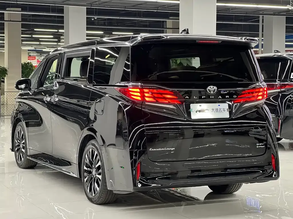 Toyota Alphard — фото 3