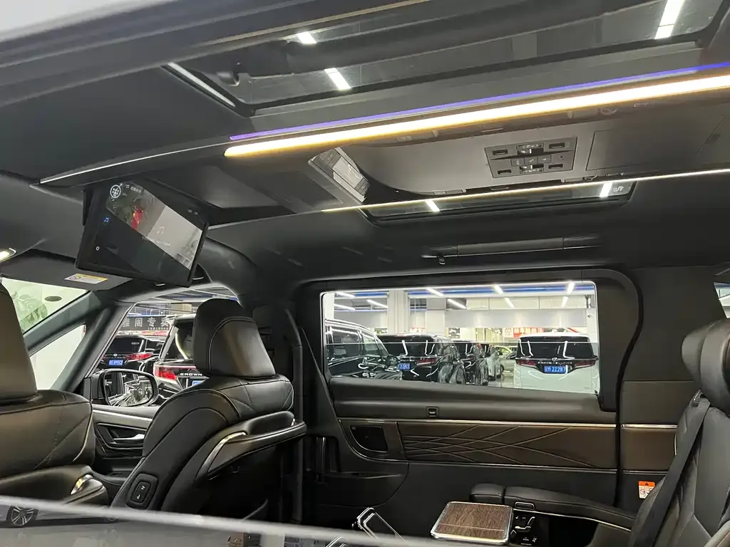 Toyota Alphard — фото 8