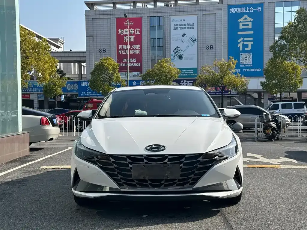 Hyundai Elantra — фото 10