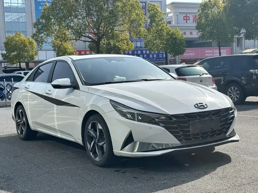 Hyundai Elantra — фото 8