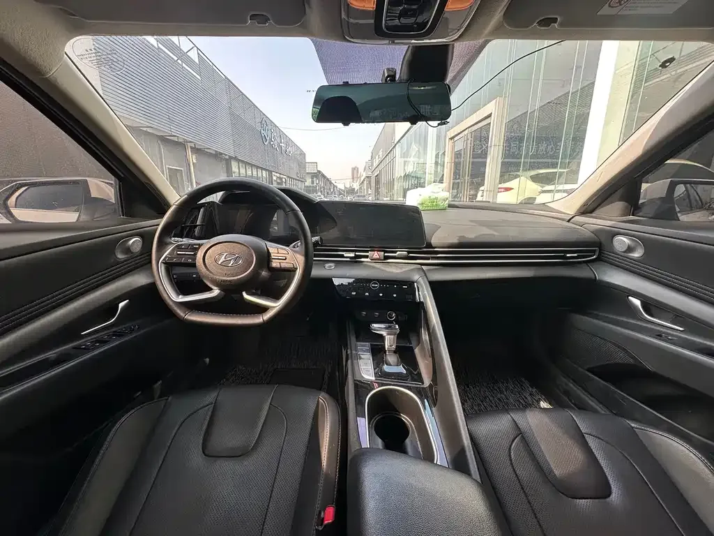 Hyundai Elantra — фото 4