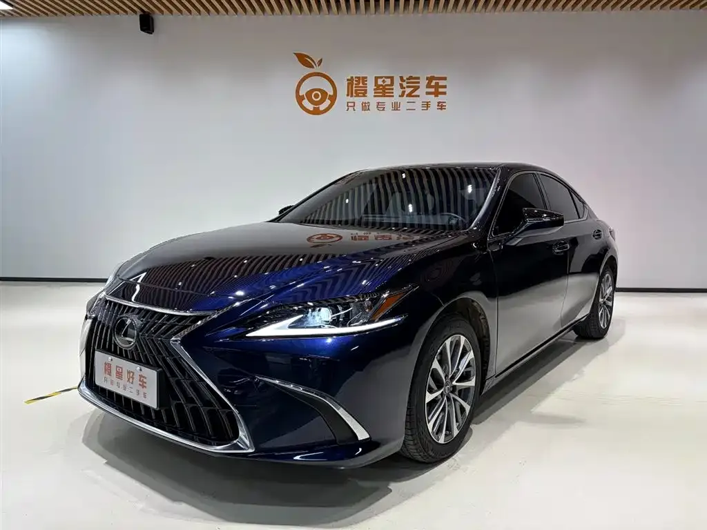 Lexus ES — фото 1
