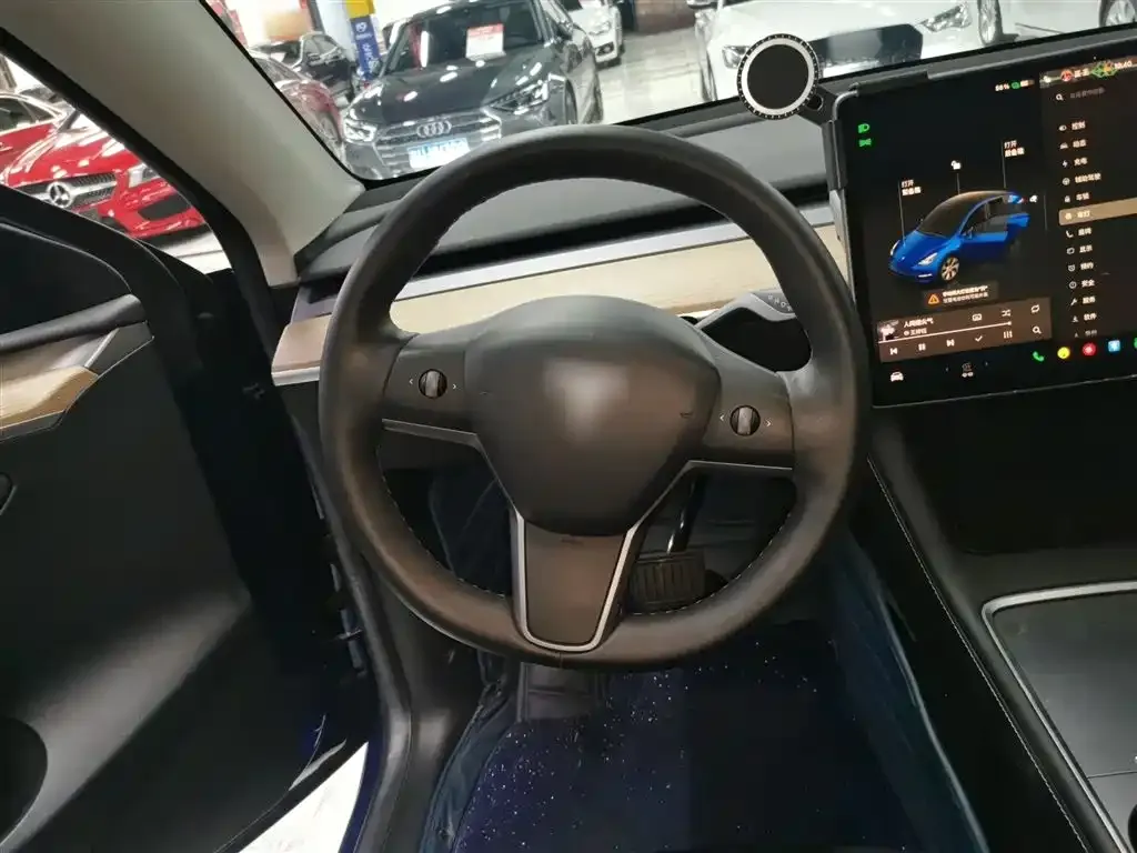 Tesla Model Y — фото 3