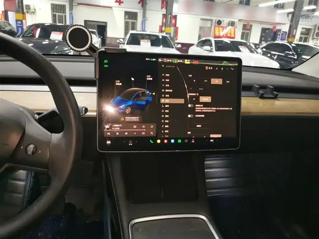 Tesla Model Y — фото 5
