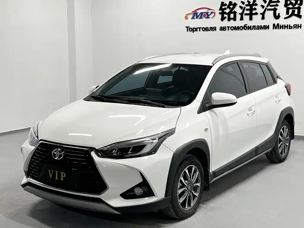 Toyota Yaris L — фото 1