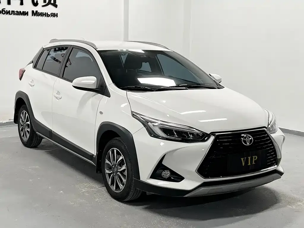 Toyota Yaris L — фото 3
