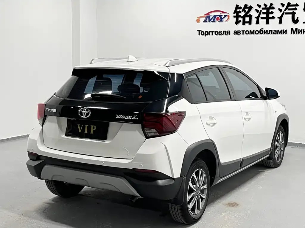 Toyota Yaris L — фото 4