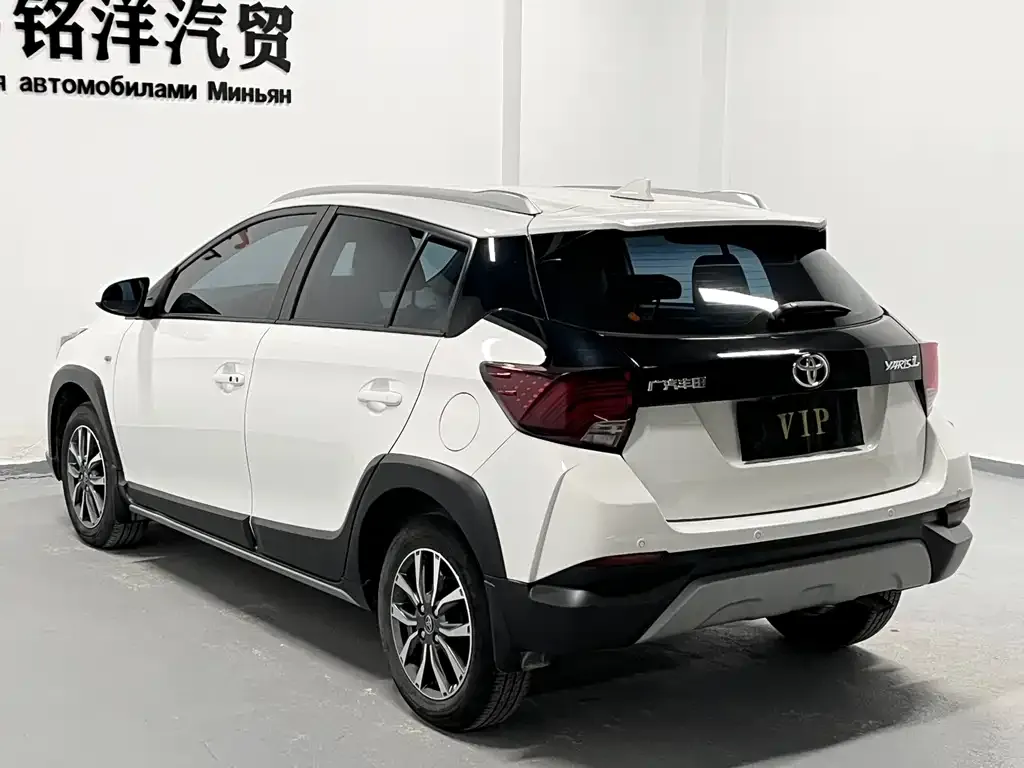 Toyota Yaris L — фото 6