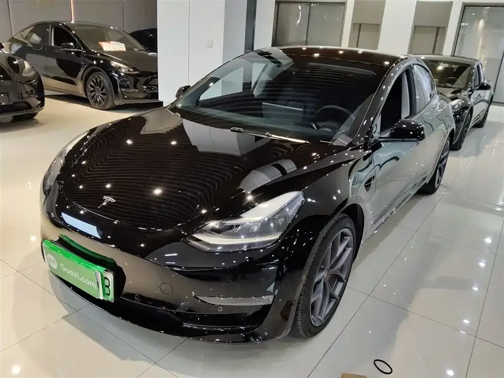 Tesla Model 3 — фото 1