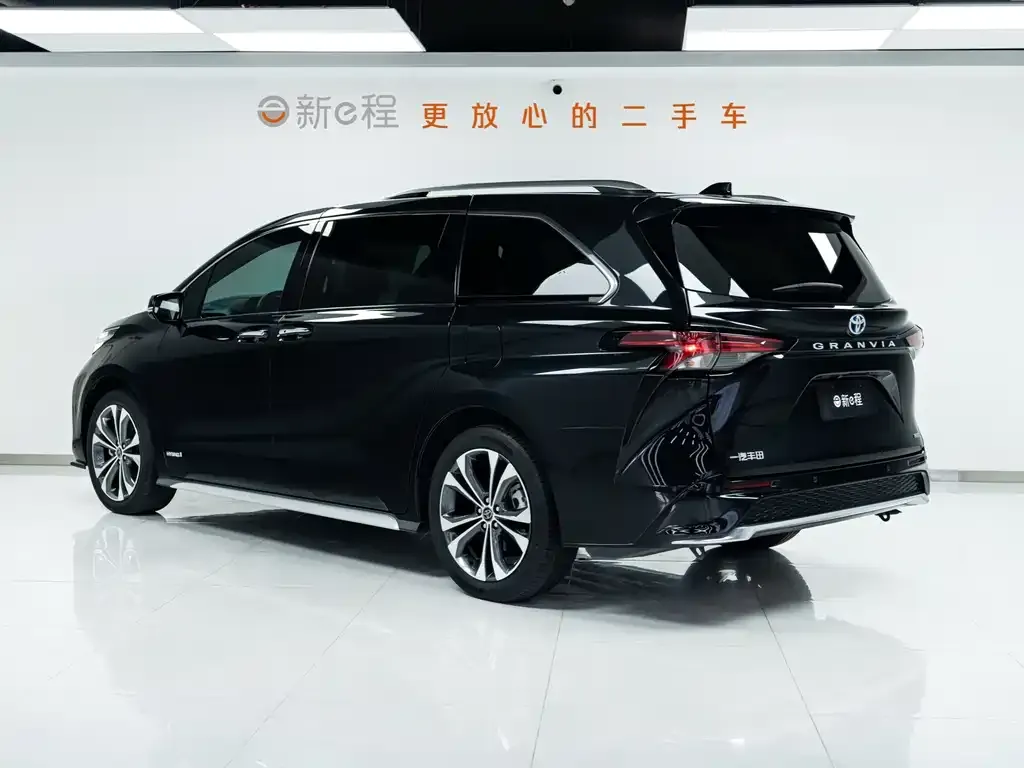 Toyota Granvia — фото 8