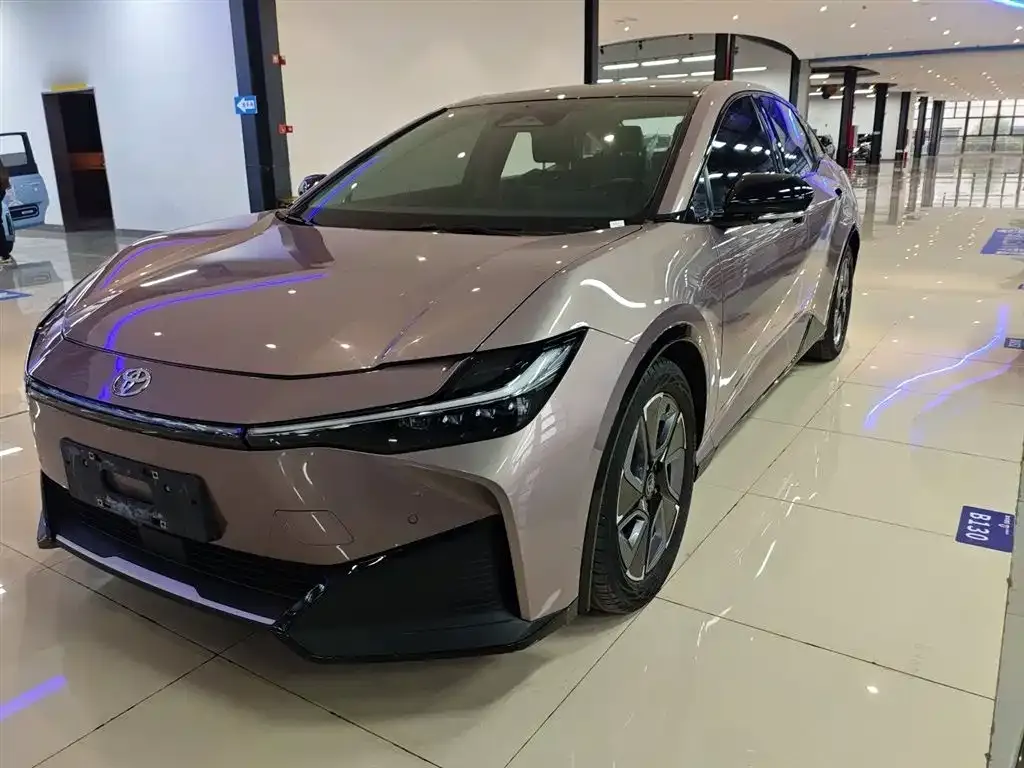 Toyota bZ3 — фото 1