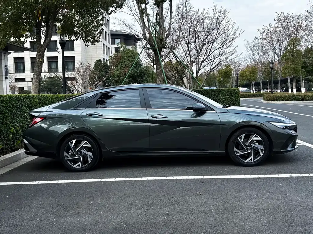 Hyundai Elantra — фото 10