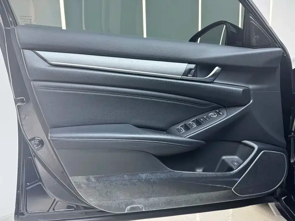 Honda Accord — фото 10