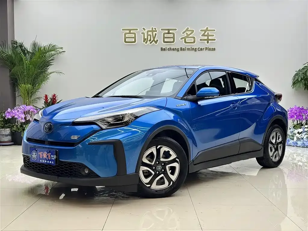 Toyota C-HR EV — фото 1