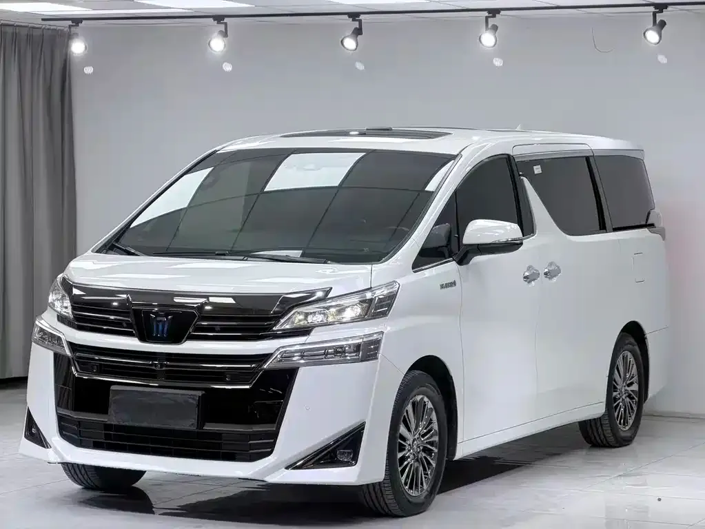 Toyota Vellfire — фото 1