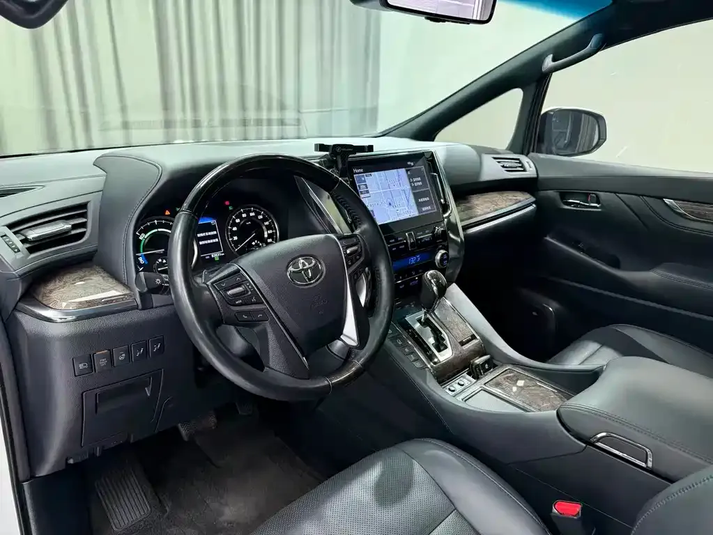 Toyota Vellfire — фото 8