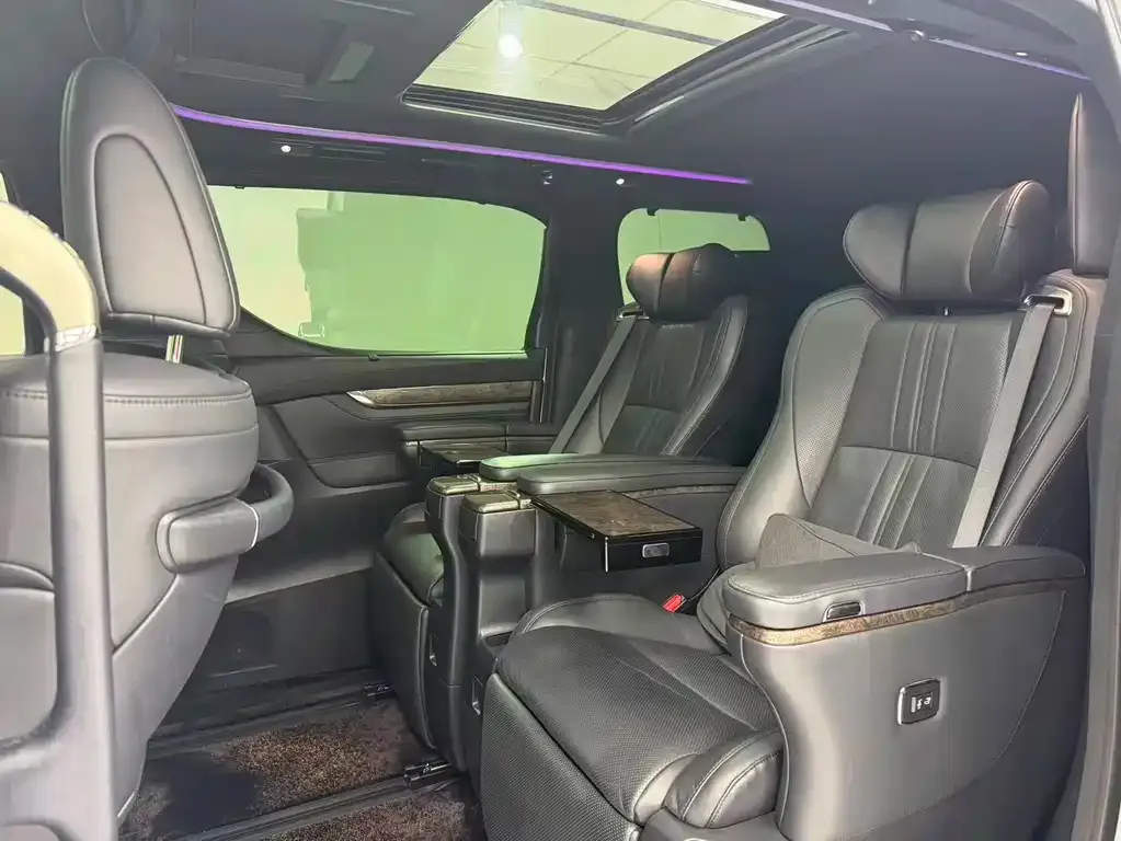 Toyota Vellfire — фото 2