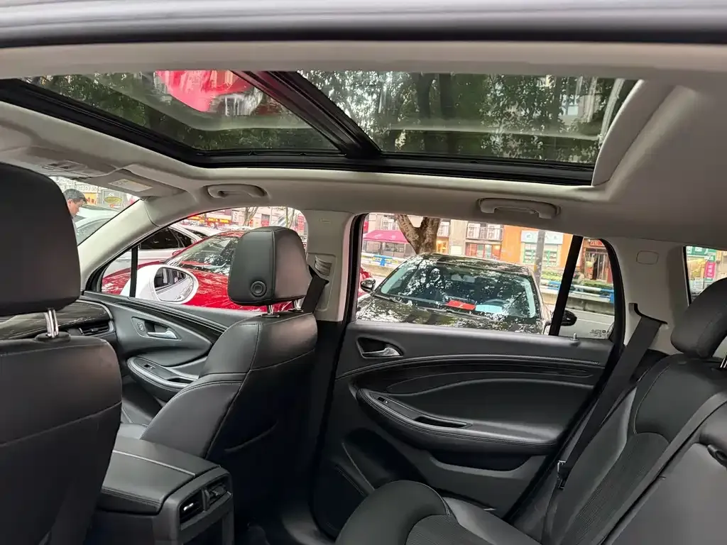 Buick Envision Plus — фото 5