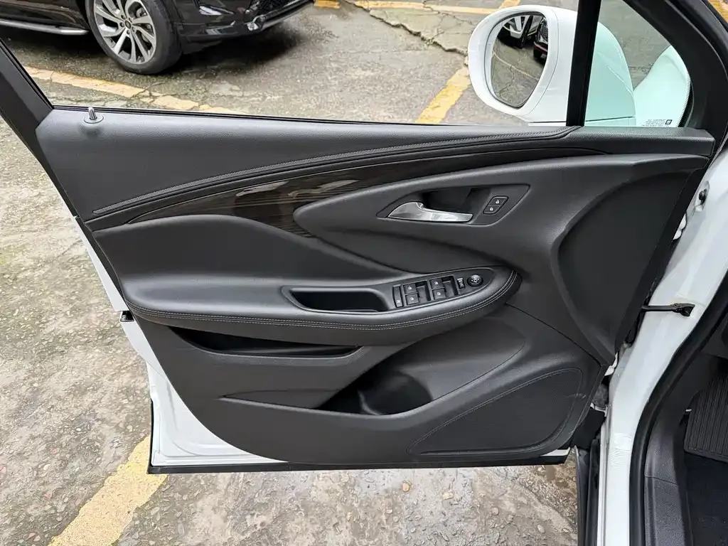 Buick Envision Plus — фото 4
