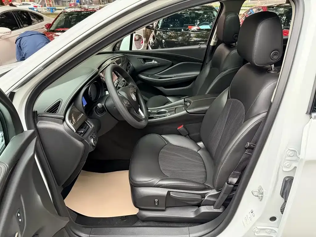 Buick Envision Plus — фото 8