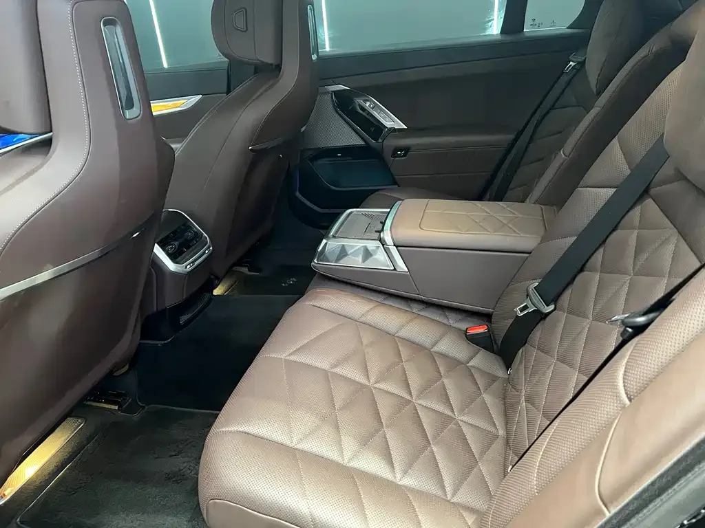 BMW 7 Series — фото 10