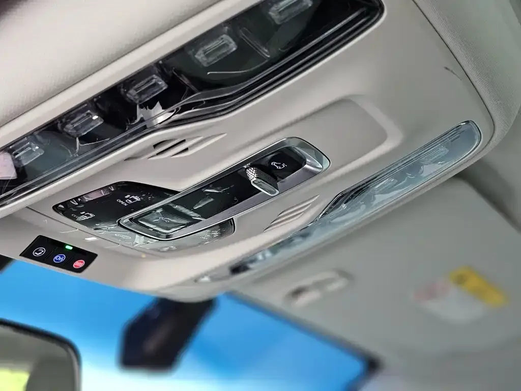 Buick GL8 Hybrid — фото 10