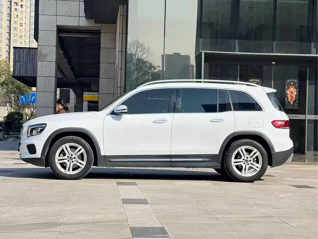 Mercedes-Benz GLB — фото 2