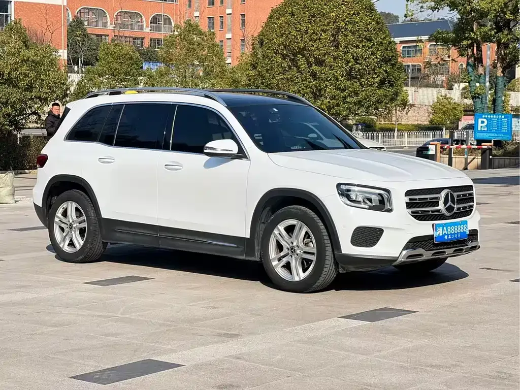 Mercedes-Benz GLB — фото 8