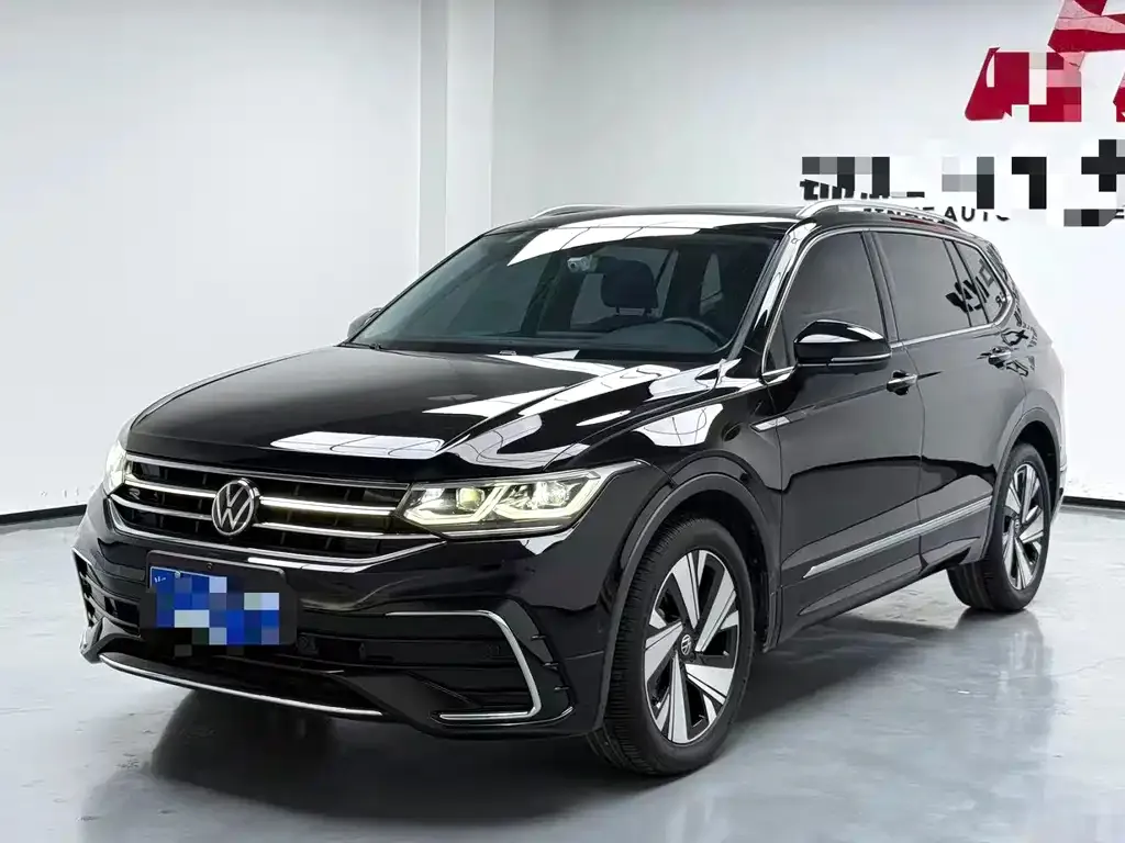 Volkswagen Tiguan L — фото 1