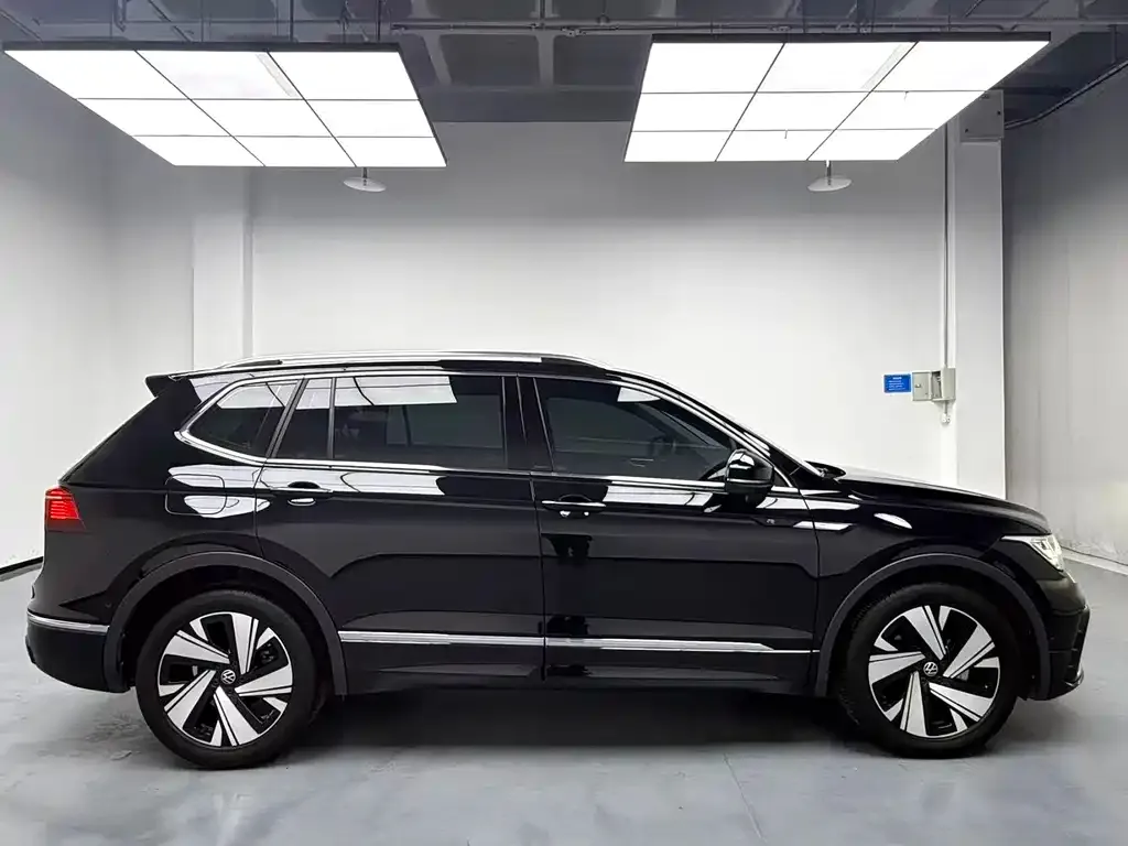 Volkswagen Tiguan L — фото 6