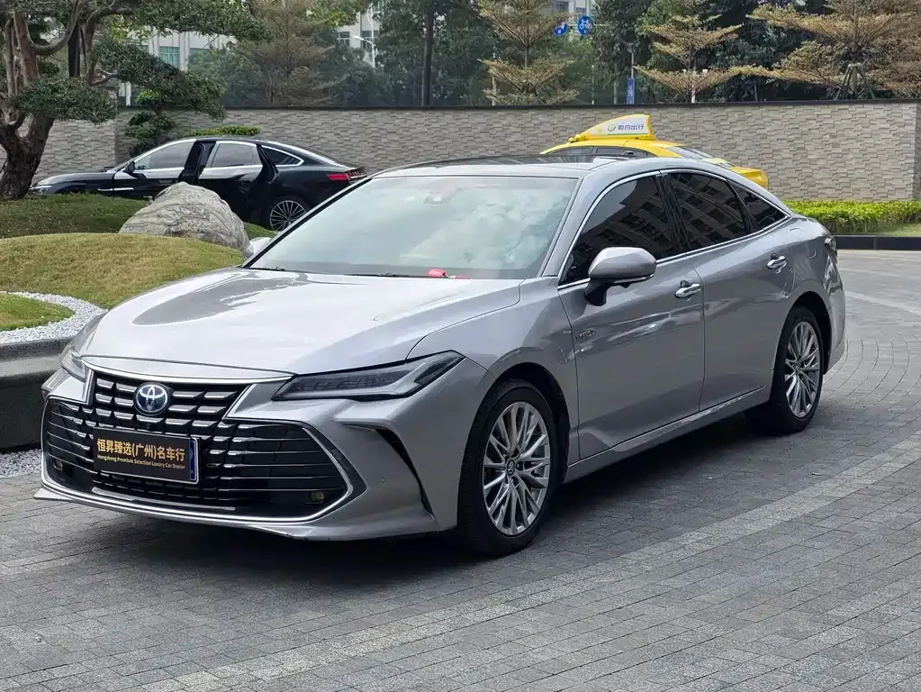 Toyota Avalon — фото 1