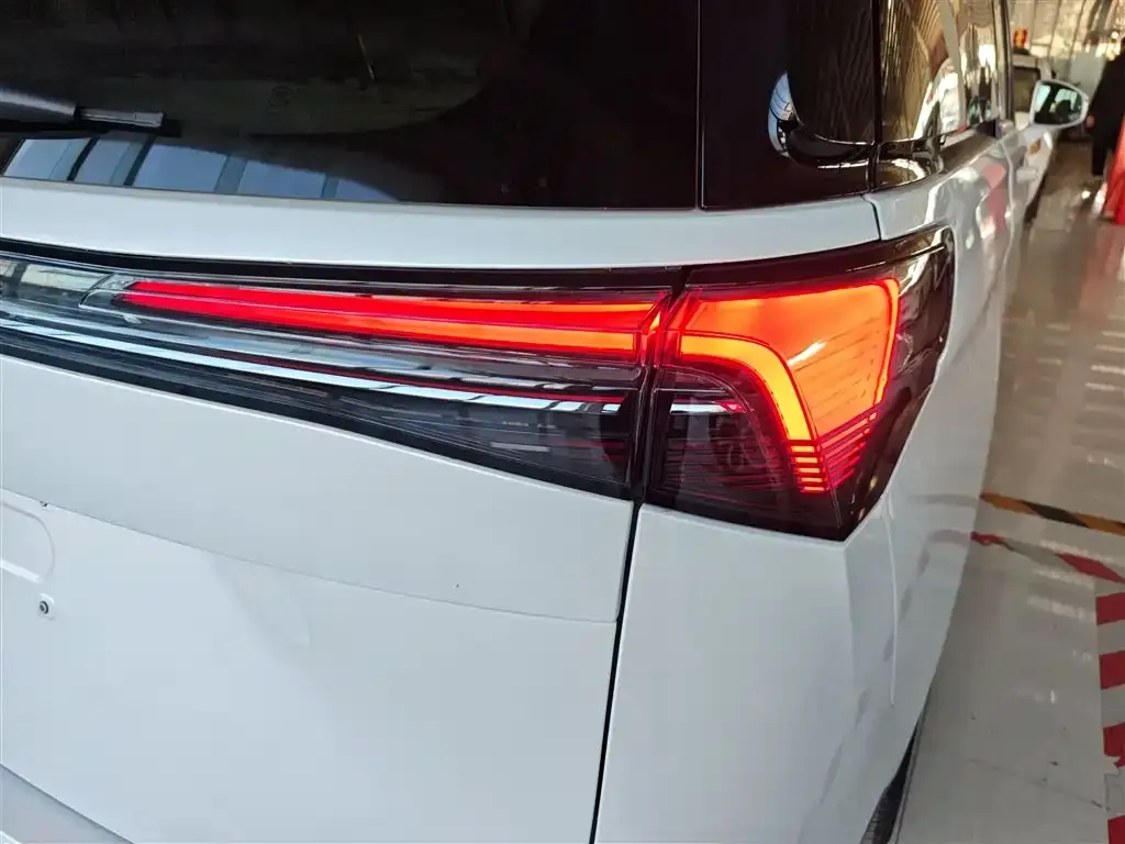 Buick GL8 Hybrid — фото 9