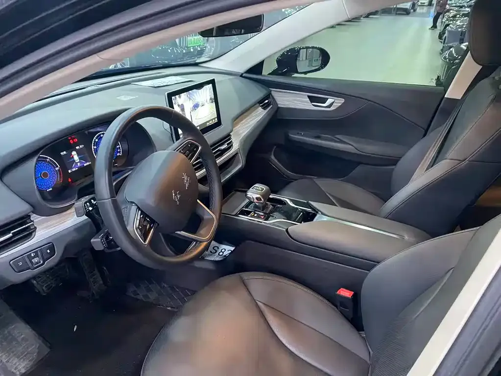 Hongqi E-QM5 — фото 9