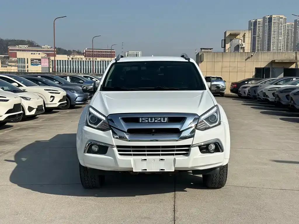 Isuzu D-MAX — фото 7