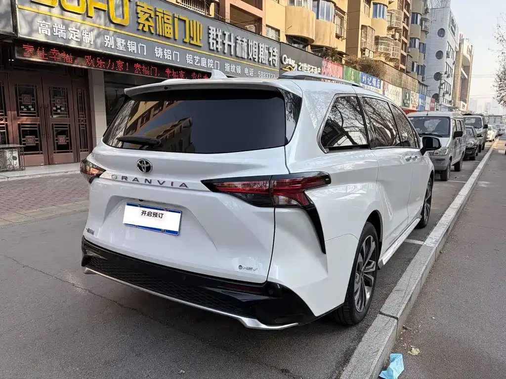 Toyota Granvia — фото 9