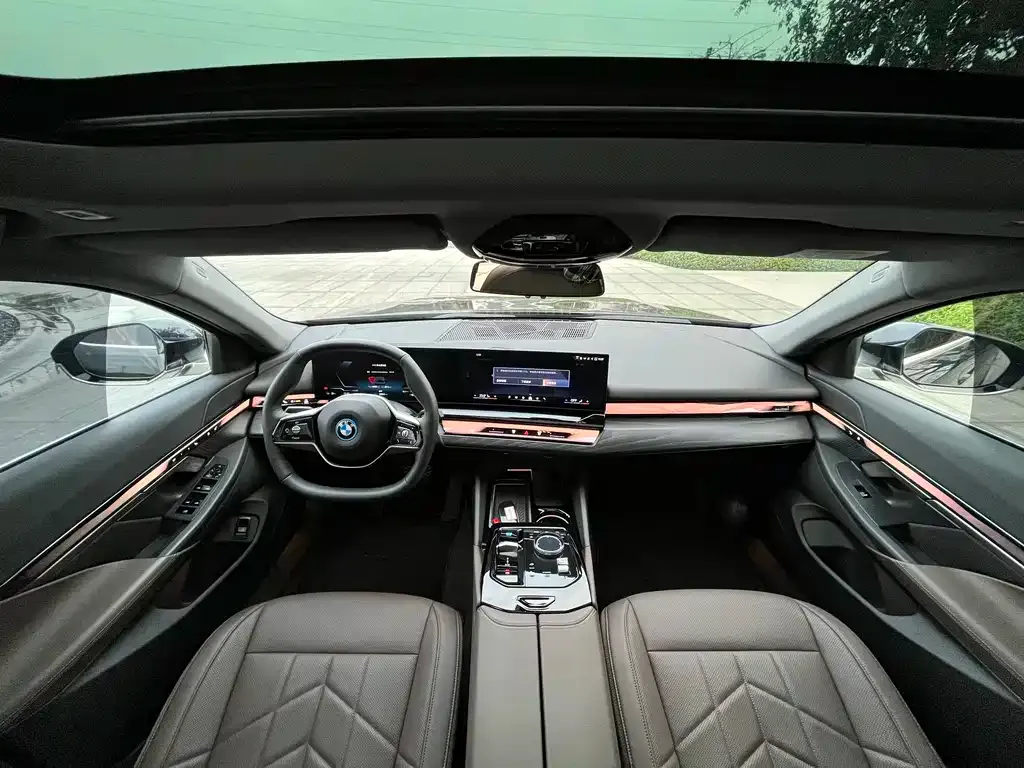 BMW i5 — фото 6